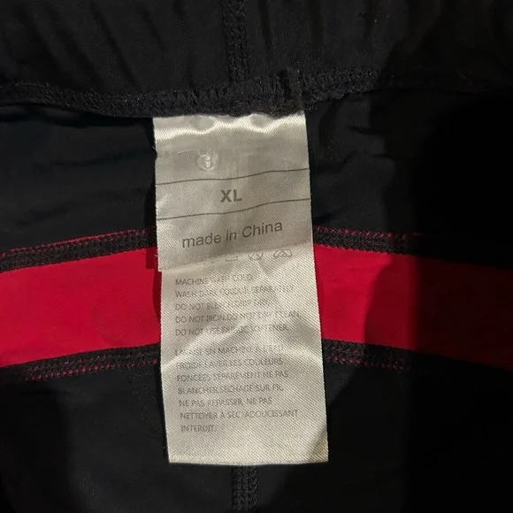 Devoropa Black and Red Jammer swim Shorts XL - Picture 4 of 4